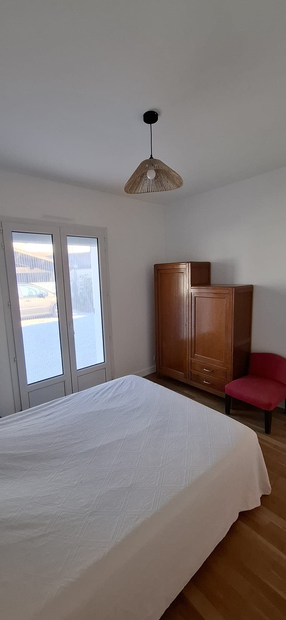 Une des chambres doubles de la maison principale